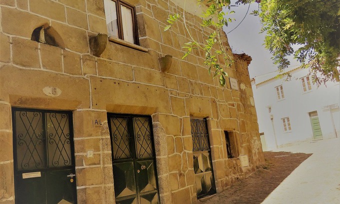 Pinhel House | Porta de Santiago House