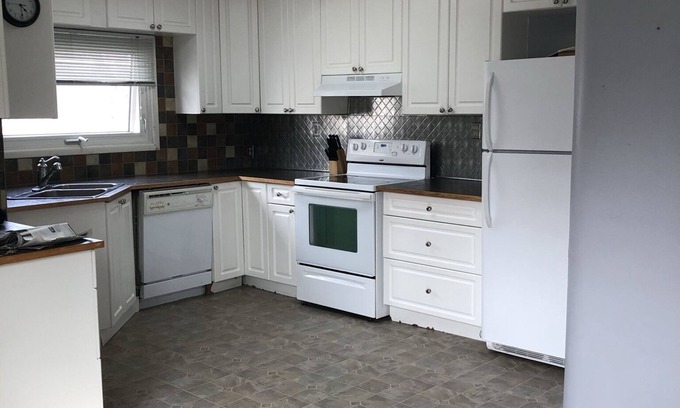 Portage La Prairie House | Portage la Prairie Main Floor Suite
