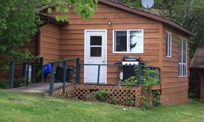 Kenora Cabin | Portage Lodge - Cabin #11 (4 people) - Kenora, Ontario, Canada