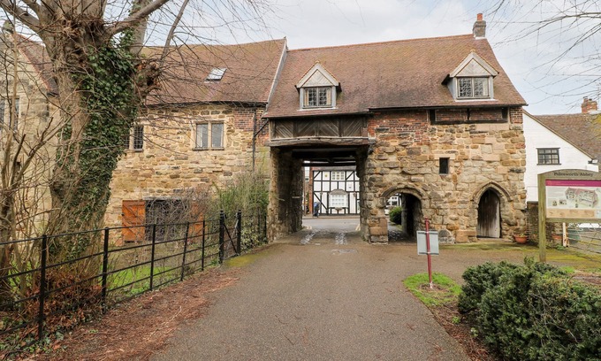 Polesworth Apartment | PORTER'S LODGE, pet friendly, character holiday cottage in Polesworth