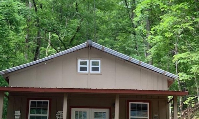 Gatlinburg - Pigeon Forge Cottage | Porter’s Cottage in the Woods. Near Dollywood & National Park!