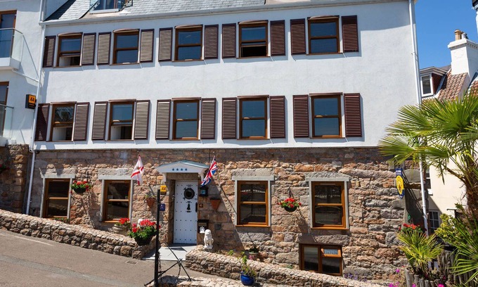 Saint Aubin Apartment | Porthole Suites