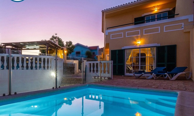 Penina Villa | Portimão: villa with heatable pool & BBQ