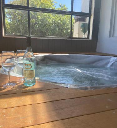 Portland House | Portland sea spa retreat with King bed Free Arcade sleeps 9