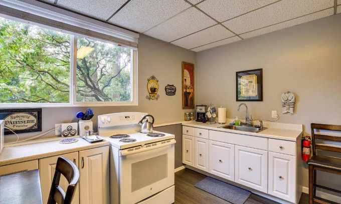 Wilkes East Apartment | Portland Vacation Rental about 11 Miles to Downtown