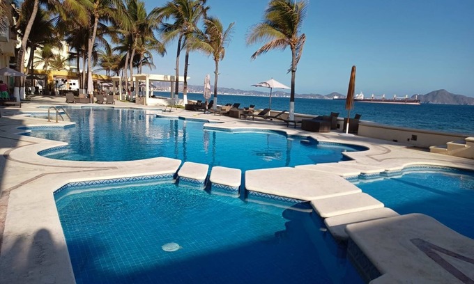 Peninsulas de Santiago Apartment | Portozul 2210