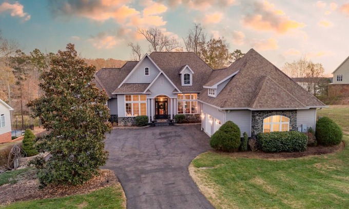 Bracey House | Portside Villa Luxury Rental on Lake Gaston