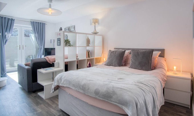 Bishopston Apartment | Portway Nook - 1 Bedroom Studio - Bishopston