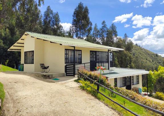 Paipa Ski Chalet | Posada Campestre Macadamia