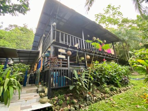 Bahia Solano Hotel | Posada Madre Tierra