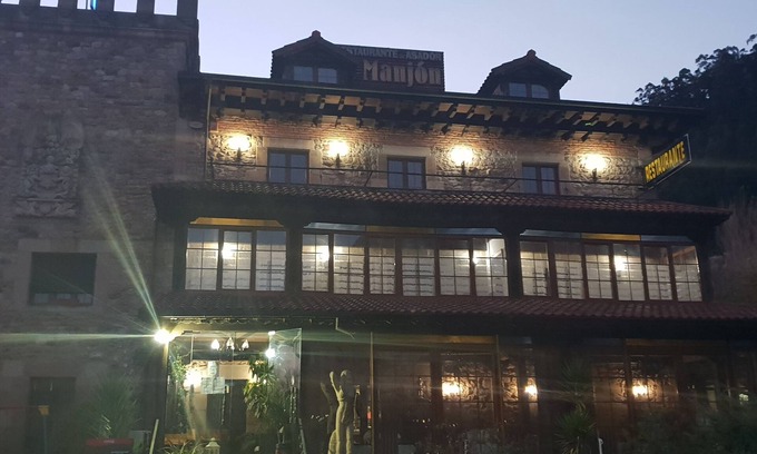 Los Corrales de Buelna House | Posada Medieval el Manjon
