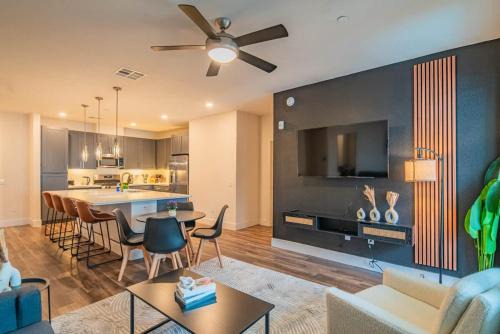 North Scottsdale Apartment | Posh 2BR Kierland Commons, TPC Golf, Pool, Gym, W-D
