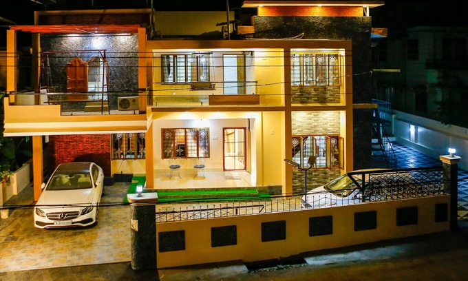 Thrissur House | Posh 7 BHK at BELLJEM Homes inside colony close to city