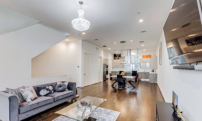 Spring Branch East House | Posh Italian home with a rooftop terrace in the heart of Houston!