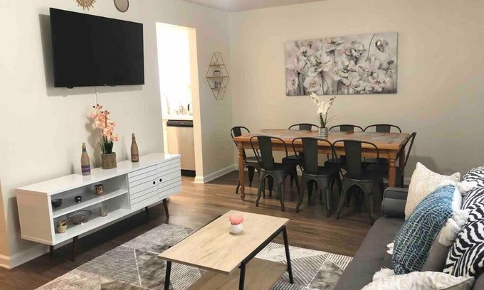 Durham House | * Posh Place * King Bed * Long Term Stays *