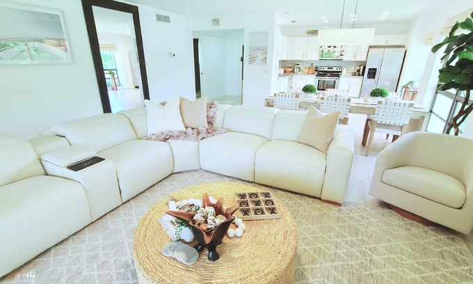 Hunt Club Condo | POSHPADZ Hideaway Villa 2 bed 2 bath PGA National Close to Beaches-Sleeps 5