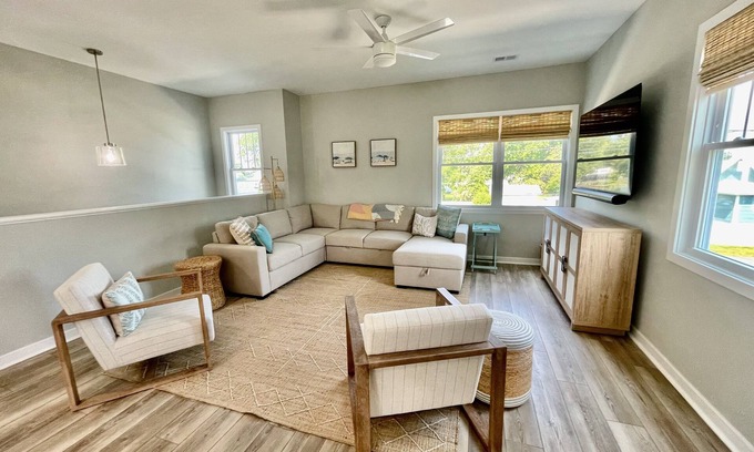 Issue House | Potomac Paradise - Water views within short walk to Colonial Beach, VA