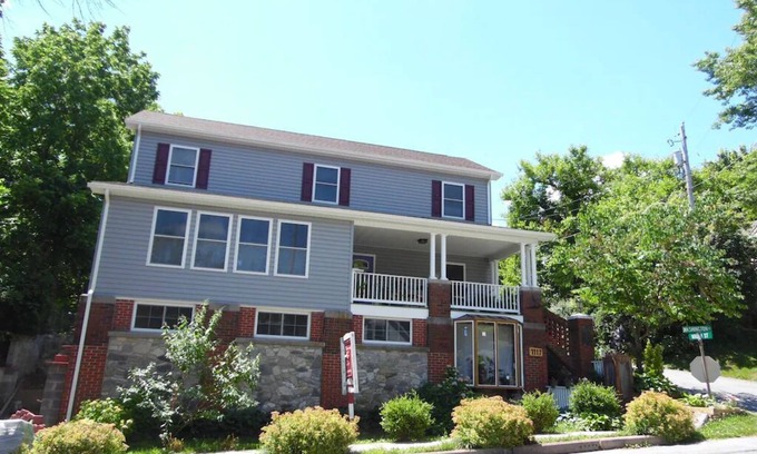 Harpers Ferry Bed & Breakfast | Potomac Room-one bed