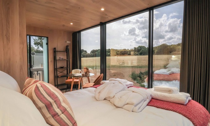 Saxmundham Cottage | Pound Farm Mirror Houses: Pond ÖÖD