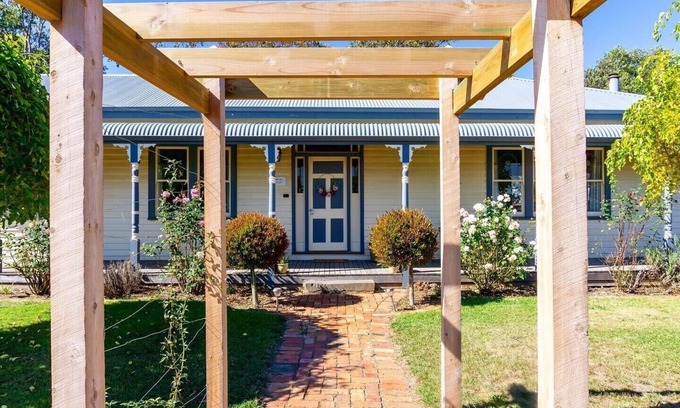 Miners Rest Cottage | Pound Hill Cottage - quiet country getaway
