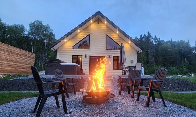 Alma Ski Chalet | Pour 6 personnes, Lac Saint-Jean : Quai-spa-kayaks