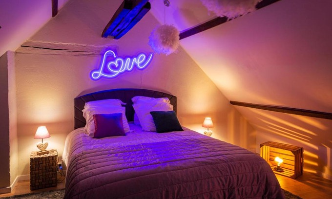 Saint-Martin-des-Bois House | Pour Toi et Moi - Loveroom