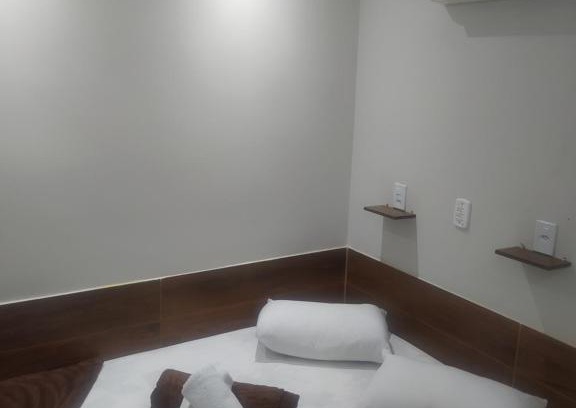 Aparecida House | Pousada Quarto Casal com ar,frigobar, garagem