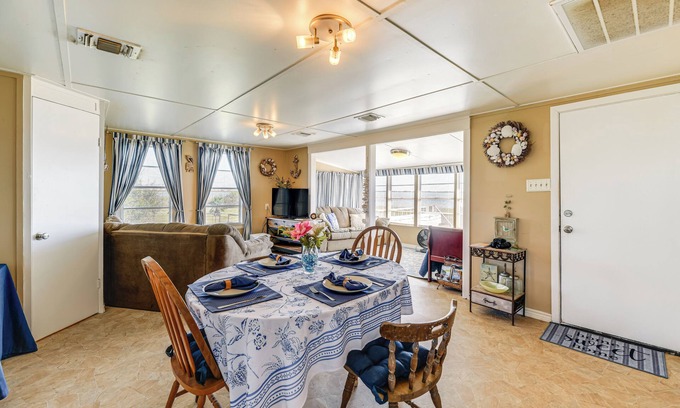 Port Lavaca House | Powderhorn Lake House w/Grill + Water Views!