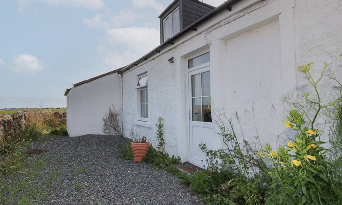 Kirkbean Cottage | POWILLIMOUNT COTTAGE, pet friendly, with a garden in Southerness