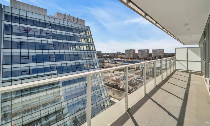 Richmond City Centre House | PPRM Rose Richmond Centre Brand New 1BR & 1BA Condo