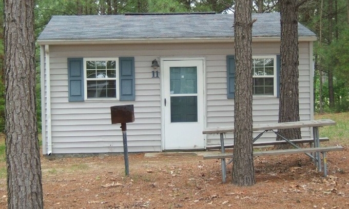 Gasburg Cabin | Pr Lake Gaston Lodge - Affordable Lake Rentals