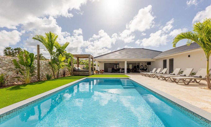 Jan Thiel Villa | *PRACHING* The Luxury 8 person Villa Vista Lena in the neighborhood of Jan Thiel. See 🎥!