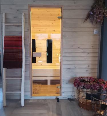 Geel Ski Chalet | Prachtige chalet Wabi Sabi aan het water!