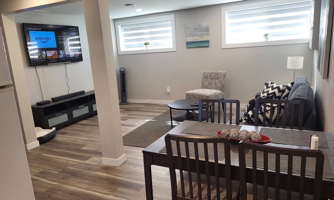 Southeast Edmonton House | Practical-ly homen2 bedroom quiet and peaceful suite.ntons of natural lightn