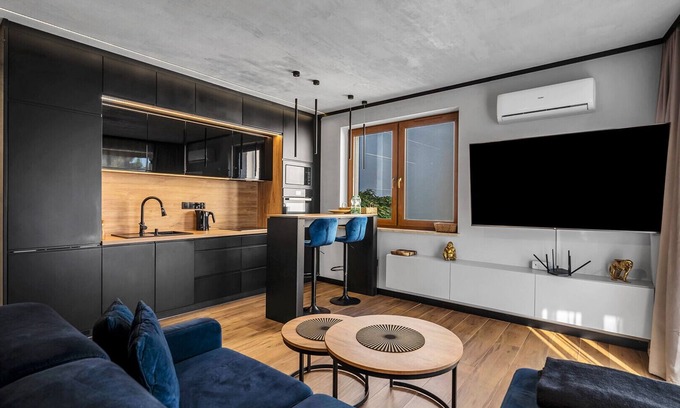 Grochow Apartment | Praga Apartment with Swimming Pool