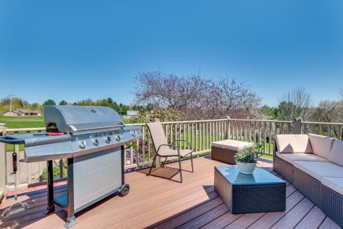 Prairie Du Chien House | Prairie du Chien Home with Yard 3 Mi to River!