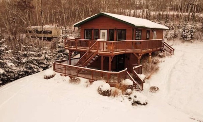 Division No. 16 Cabin | Prairie lake house