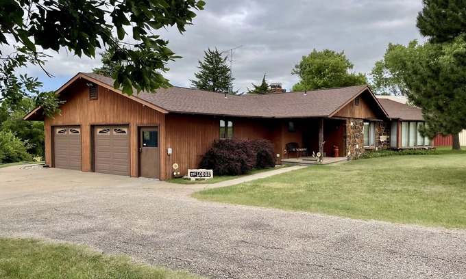 Ellsworth House | Prairie View Lodge