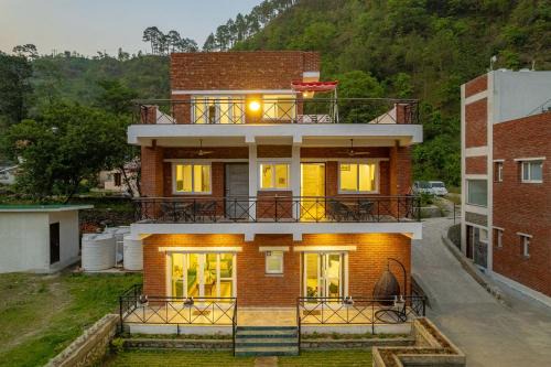 Kaul Villa | Prakriti with River View- Pet Friendly Retreat with Plunge Pool by StayVista