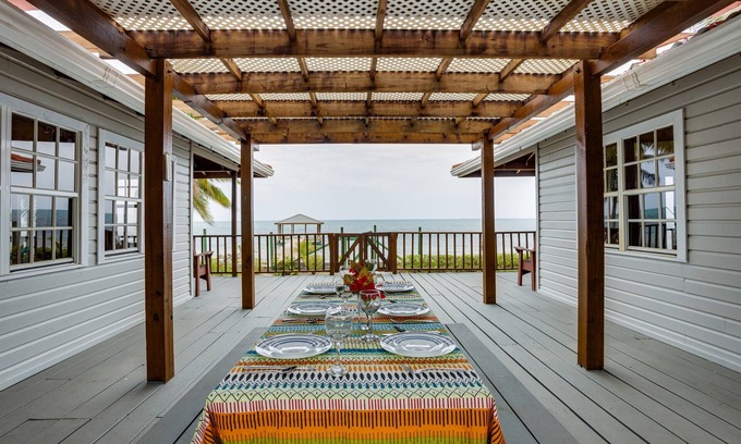Surfside House | Praya-Beachfront-Family Vacation-Stunning Views
