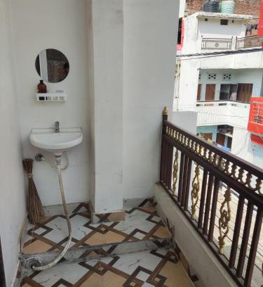 Allahabad House | Prayagaraj666 near Prayagraj junction PF no 01