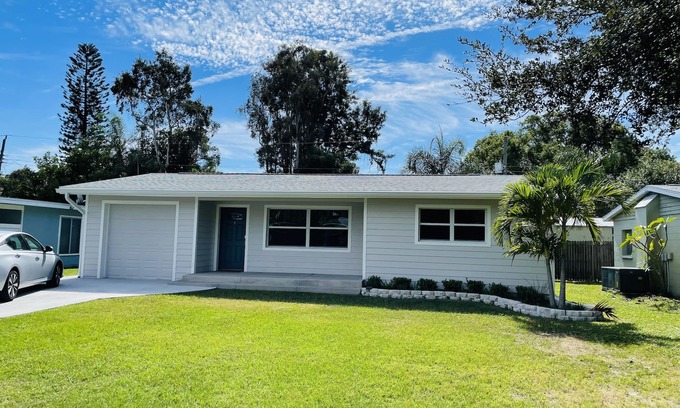 Riverview Estates House | Pre furnished 3 bed 2 bath house nearby the beach