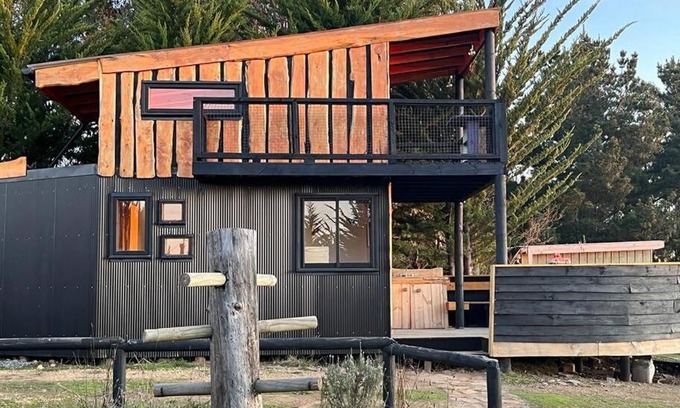 Cobquecura Villa | Preciosa mini-casa-bote bien ubicada y linda vista