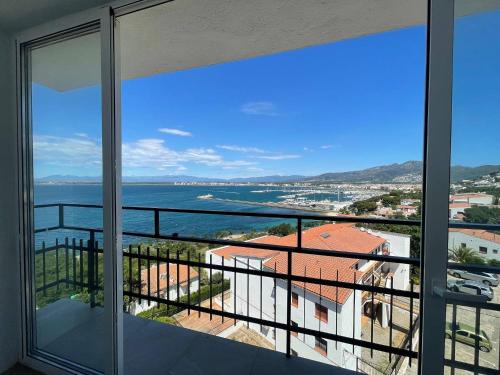 Almadraba-Canyelles Apartment | Precioso apartamento con vistas espectaculares de la Bahia Roses AV-48