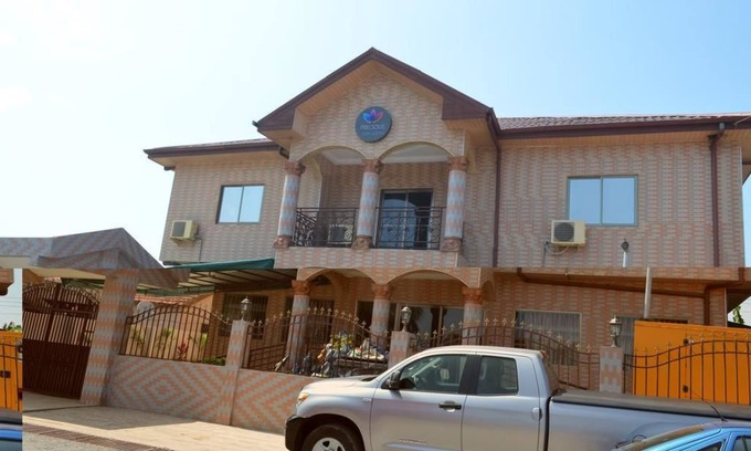 Labadi House | Precious Guest lodge