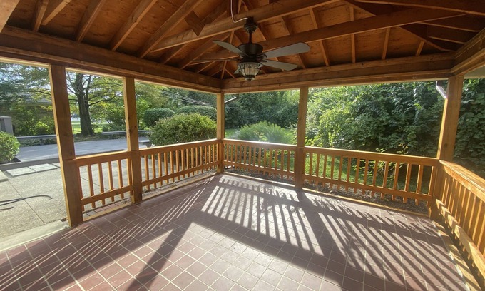 Columbus House | Precious Ranch, newly renovated and spacious yard!