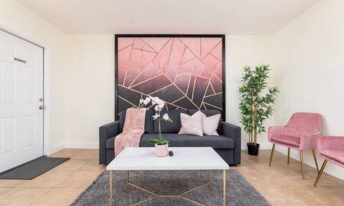 Coral Shores Apartment | Premier 2-Bedroom Apartment in Prime Area in FLL