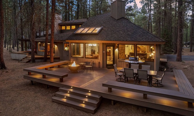 Black Butte Ranch House | Premier Black Butte Golf Course Home w/hot tub and sauna