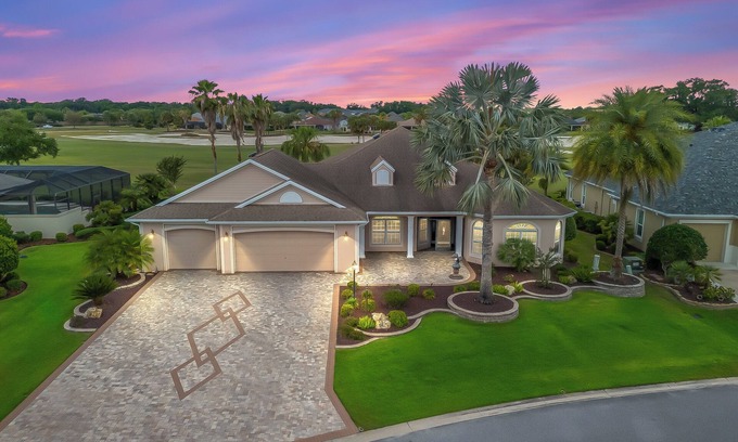 The Villages House | Premier Golf Course Home - includes Golf Cart and Covered Outdoor Kitchen!