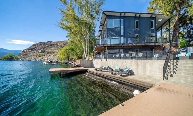 Manson House | Premier home, Waterfront, Views, Hot Tub, Dogs OK